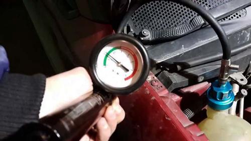 Расширительный бачок системы охлаждения двигателя. Назначение расширительной ёмкости