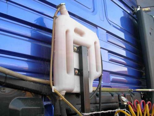 Расширительный бачок системы охлаждения двигателя. Назначение расширительной ёмкости