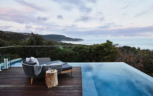 Потрясающая современная вилла у океана 10