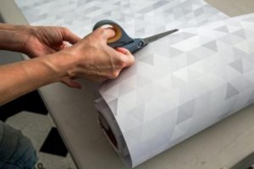 Можно ли обклеить холодильник самоклеющейся пленкой. Как обклеить холодильник самоклеющейся пленкой: инструкция