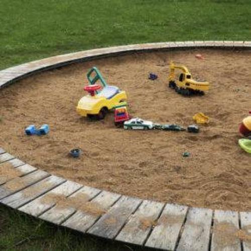 Грибок для песочницы своими руками. Как построить простую песочницу с крышкой