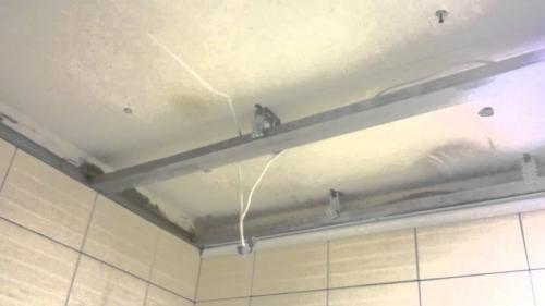 Потолок в ванной своими руками — советы по выбору стиля и дизайна. Способы монтажа и варианты отделки потолка