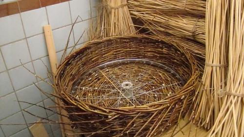 Как поселить аиста. Как сделать гнездо для аистов своими руками