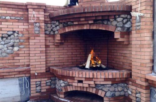 Виды барбекю из кирпича. Барбекю из кирпича своими руками — секреты мастера, как сделать уличный комплекс мангал и печь-барбекю из кирпича самостоятельно! (фото и видео)