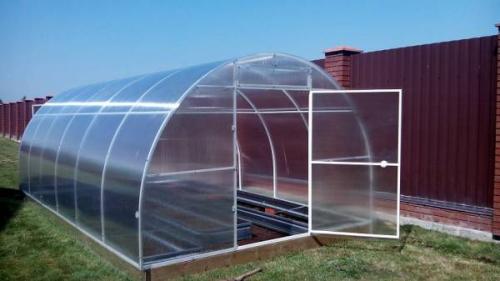 Монтаж поликарбоната на металлический каркас инструкция. Шайбы и саморезы 04