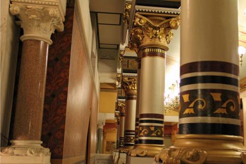 Оформление колонны в интерьере под ковку. Колонны в интерьере — 90 фото лучших идей изящного дизайна и декора