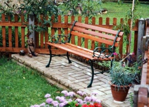 Скамейка для дачи из металла. Описание скамеек для дачи и виды конструкций