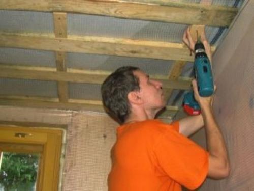 Потолок из фанеры в деревянном. Выбор фанерных плит для потолка 10 Потолок из фанеры в деревянном. Выбор фанерных плит для потолка 10