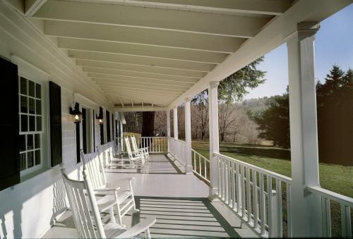 Закрытое крыльцо деревянного дома. Крыльцо — идеи строительства своими руками. 120 фото лучших проектов современности