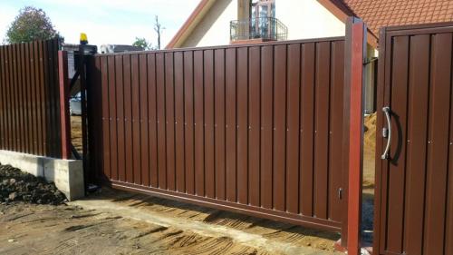 Примеры ворот откатных. Откатные ворота — идеи реализации своими руками. Обзор самых удачных вариантов (105 фото)