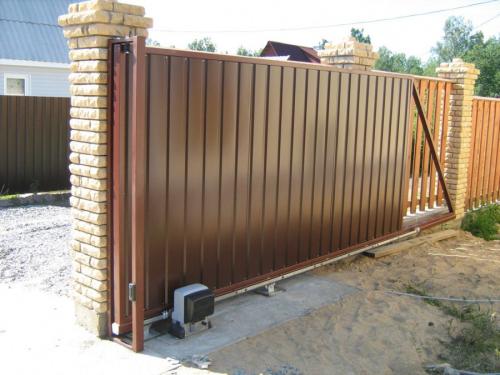 Примеры ворот откатных. Откатные ворота — идеи реализации своими руками. Обзор самых удачных вариантов (105 фото)