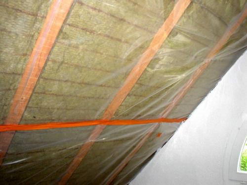 Пленка под профнастил на крышу. Какую гидроизоляцию укладывать на крышу под профнастил 03