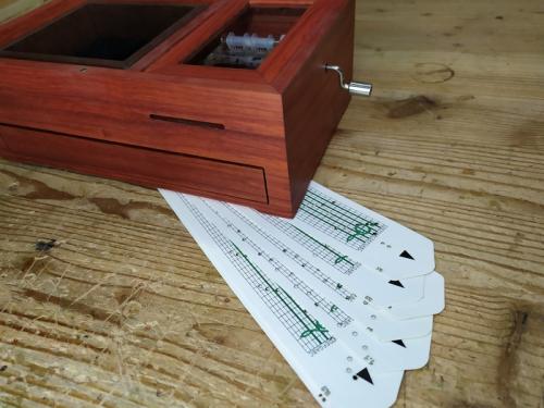 Чертежи шкатулок для выпиливания лобзиком. Музыкальная шкатулка из падука