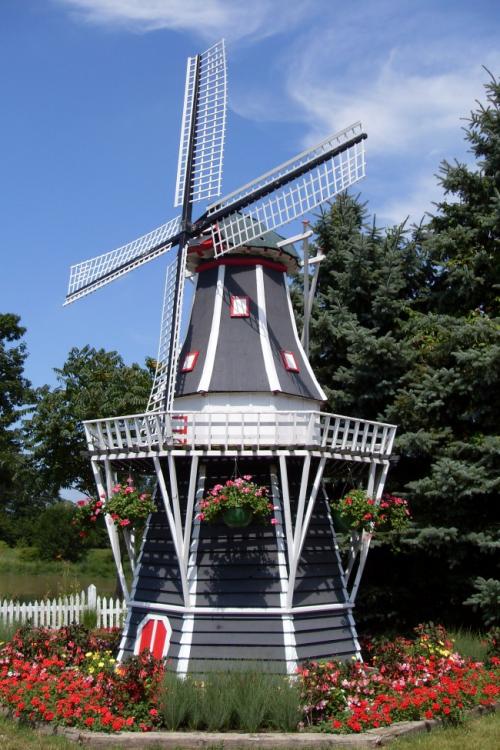 Мельница в ландшафтном дизайне. Материалы