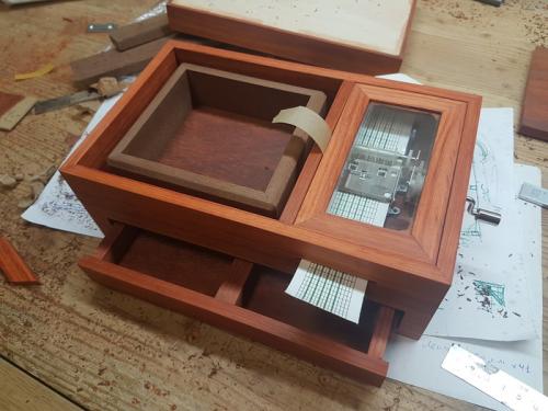 Чертежи шкатулок для выпиливания лобзиком. Музыкальная шкатулка из падука