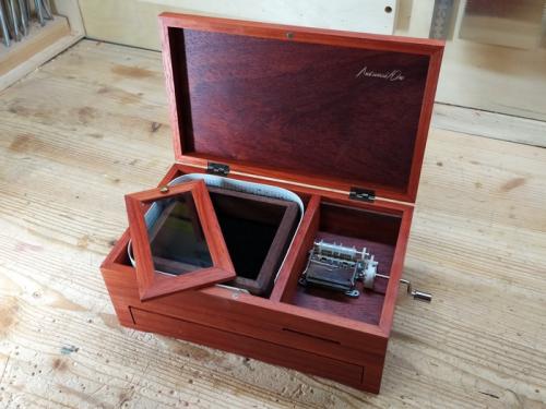 Чертежи шкатулок для выпиливания лобзиком. Музыкальная шкатулка из падука