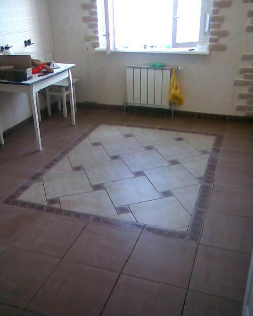 Балки на потолке на кухне. Классическая кухня из массива 10 кв.м. с потолочными балками