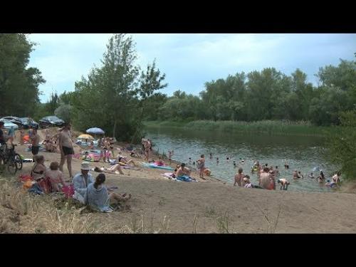 Зона отдыха на берегу ерика Верблюд. На берегу ерика Верблюд организовали зону отдыха