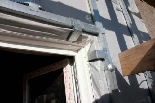 Размер околооконной планки сайдинга деке. Зачем нужна околооконная планка сайдинга и как ее крепить на фасад?