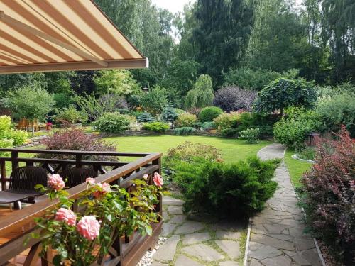 Оформить маленький участок красиво. Красивый дизайн маленького участка: обзор простых и сложных идей ландшафтного дизайна для небольших участков (130 фото и видео)