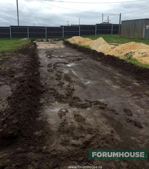 Как сделать площадку для автомобиля на глинистой земле. Строительство подъездной дороги с использованием геотекстиля