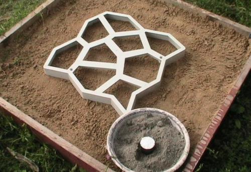 Формы для садовых дорожек своими руками. Форма для дорожек — стоит ли применять и почему?! Узнайте ответ на этот вопрос в обзоре и смотрите инструкции для работы с формой на фото.