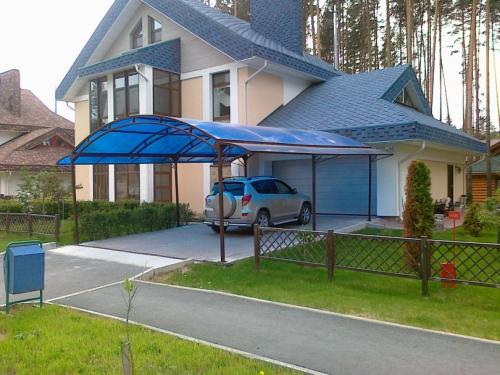 Легкие навесы из поликарбоната. Навесы из поликарбоната во дворе частного дома — секреты мастера самостоятельного изготовления и особенности проектирования! (фото и видео)