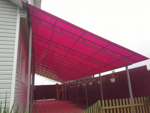 Легкие навесы из поликарбоната. Навесы из поликарбоната во дворе частного дома — секреты мастера самостоятельного изготовления и особенности проектирования! (фото и видео)