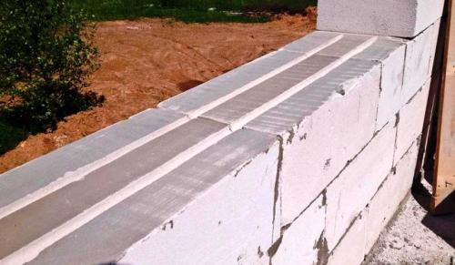 Поэтапное строительство дома из блоков. Дом с газоблока – преимущества и слабые стороны