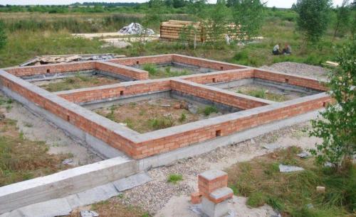 Двухэтажный дом из пеноблоков своими руками. Строительство дома из пеноблоков: строим дом своими руками, рейтинг лучших производителей пеноблоков