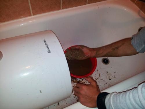 Запах сероводорода из бойлера. Почему возникает запах сероводорода в водонагревателе и как устранить