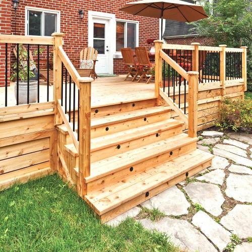 Варианты крыльца из металла. Деревянное крыльцо