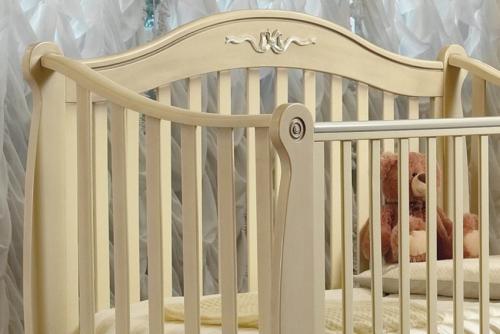 Кровать для новорожденных. Кроватки для новорожденных – выбираем безопасную и удобную кровать для малыша (110 фото)