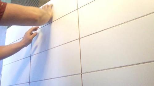 Скоростная укладка плитки на стену. Какой способ укладки плитки для стен самый быстрый