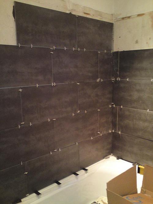 Скоростная укладка плитки на стену. Какой способ укладки плитки для стен самый быстрый