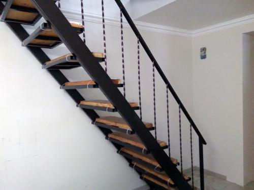 Как окрасить крыльцо из металла. Виды красок для металлической лестницы