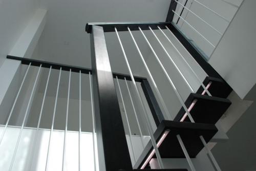 Как окрасить крыльцо из металла. Виды красок для металлической лестницы