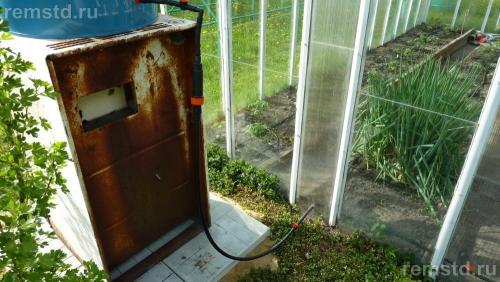 Как сделать капельный полив из бочки для теплицы. Делаем капельный полив в теплице из бочки