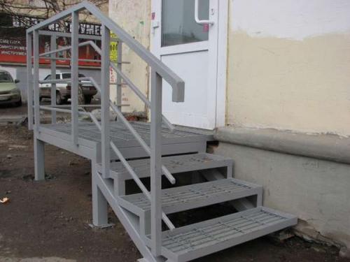 Какие особенности дизайна можно добавить к крыльцу из профильной трубы. Как сделать крыльцо из профильной трубы своими руками: пошаговая инструкция с чертежами и фото