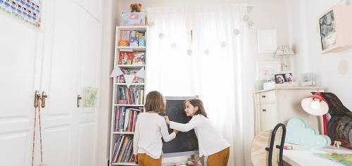 Как оформить стены в детской, если комната небольшая. Обустройство детской комнаты — от 0 до 15 лет