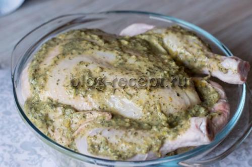 Курица с хрустящей корочкой в фольге. Курица в духовке в фольге