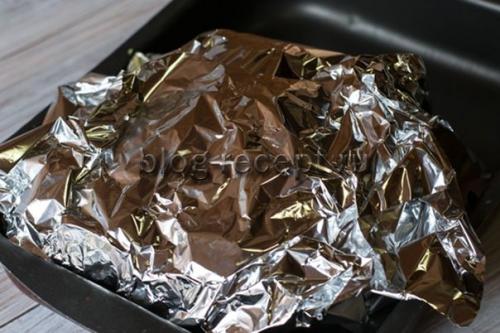 Курица с хрустящей корочкой в фольге. Курица в духовке в фольге