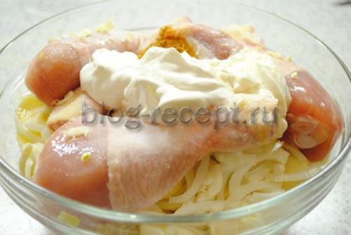 Куриные ножки в духовке с майонезом и картошкой. Куриные ножки с картошкой в духовке в рукаве