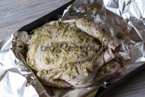 Курица с хрустящей корочкой в фольге. Курица в духовке в фольге
