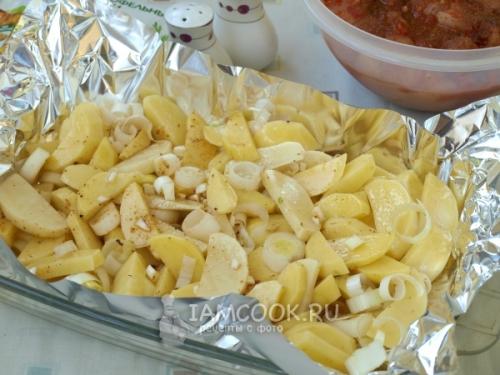 Курица в фольге целиком. Простой рецепт курицы запеченной целиком в фольге 17 Курица в фольге целиком. Простой рецепт курицы запеченной целиком в фольге 17