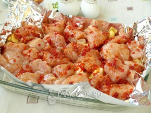 Курица в фольге целиком. Простой рецепт курицы запеченной целиком в фольге 18 Курица в фольге целиком. Простой рецепт курицы запеченной целиком в фольге 18