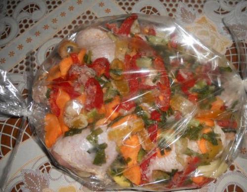 Сколько запекать курицу в рукаве. Курица в рукаве – рецепты с фото
