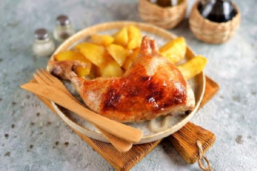 Сочная курица в духовке с хрустящей корочкой с картошкой. Очень вкусная курица с картошкой на противне в фольге