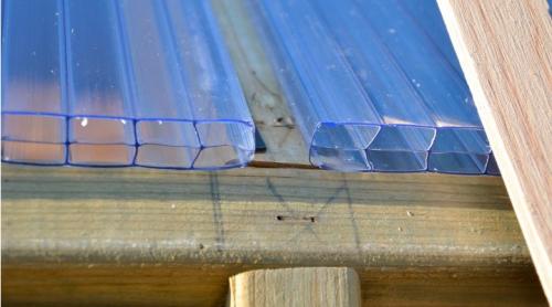 Чем крепить поликарбонат к металлу. Особенности монтажа поликарбоната