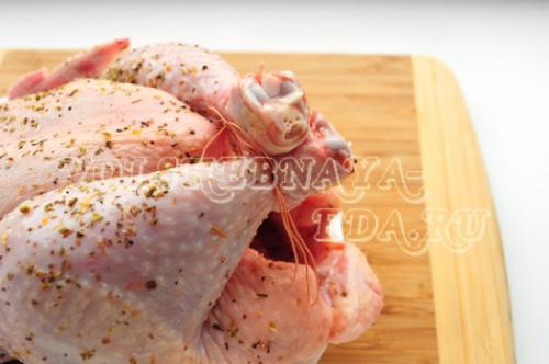 Курица в духовке на соли разрезанная. Ингредиенты